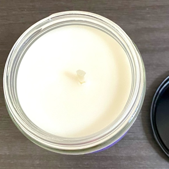 Bath & Body Works Lavender Vanilla Candle NWT - Picture 2 of 3